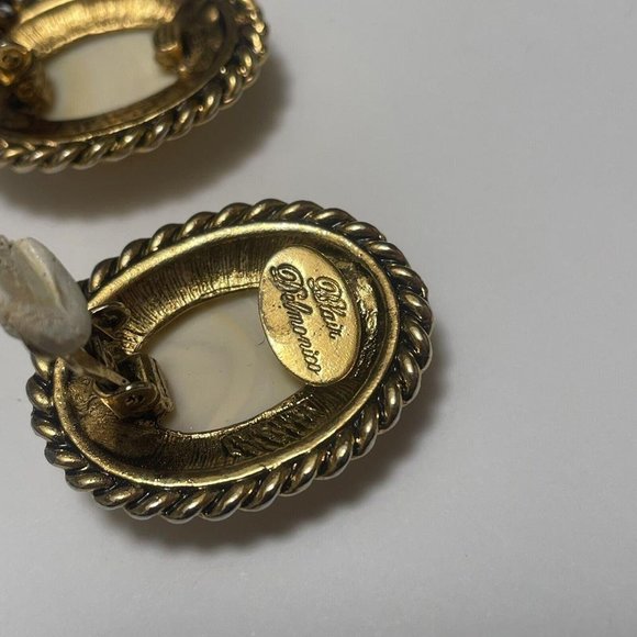 Signed Blair Delmonico Statement Clip On Earrings Gold Tone / Cream Flower - Picture 8 of 8